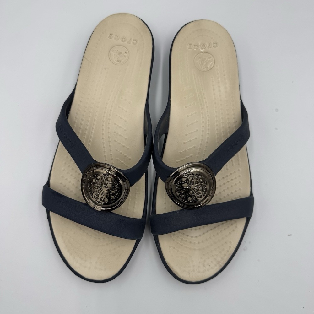 CROCS Sanrah Blue Cream Medallion Ring Wedge Slides Sandals Size 8 - Picture 2 of 6